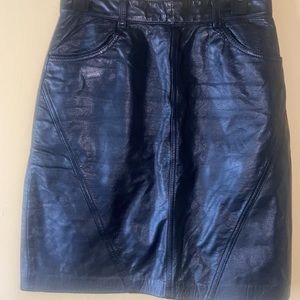 🌺 INTERIN LEATHER SKIRT
